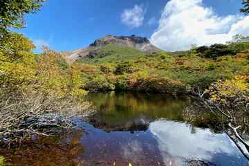 まだ碧い逆さ茶臼岳